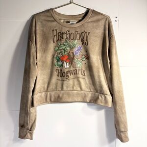 Women’s Herbology Hogwarts cropped thinner Sweatshirt, Women’s sz large.